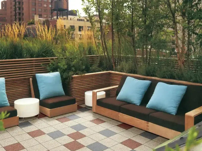 Thar an Dromchla: Cad a Dhéanann Tíleanna Patio Last?